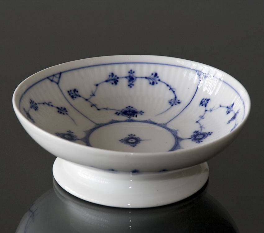 Musselmalet Gerippt, Runde Kuchenplatte auf Fuß Nr. 1/18 oder 427, Royal Copenhagen 18cm