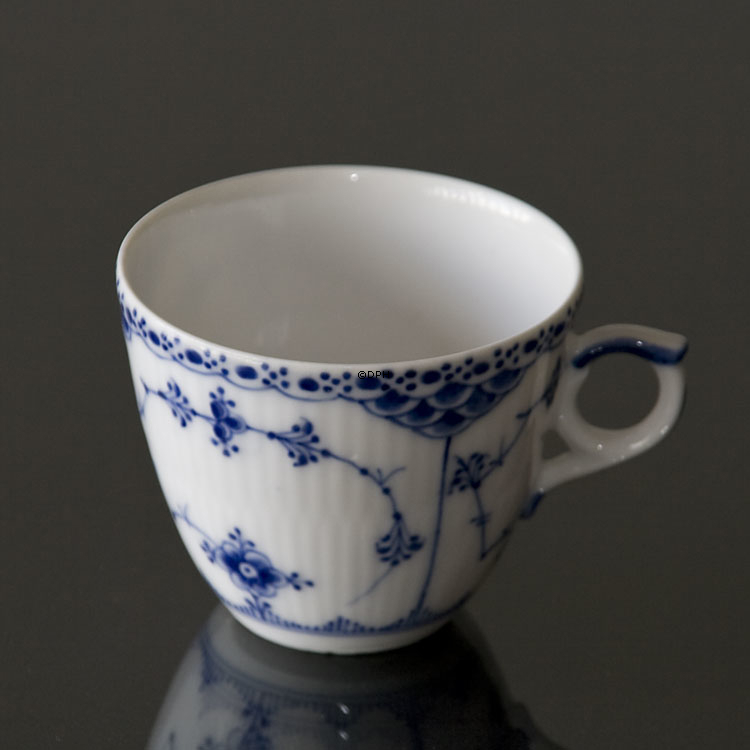Musselmalet, Halbspitze, kleine Kaffeetasse und Untertasse Nr. 1/719 oder 068, Royal Copenhagen
