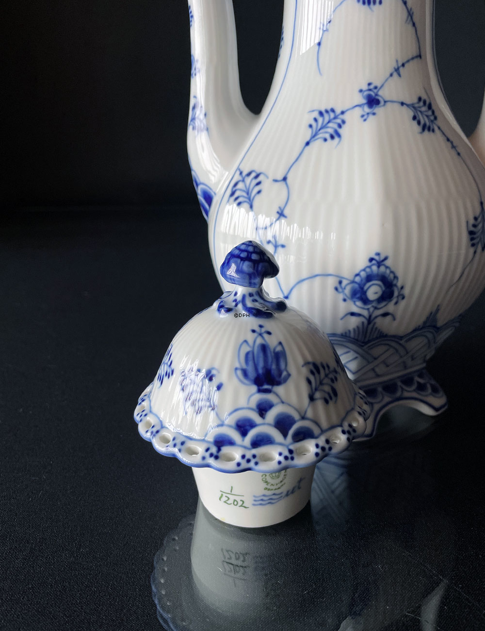 Musselmalet Vollspitze, große Kaffeekanne Nr. 1/1202 oder 126, (1,3 liter) Royal Copenhagen