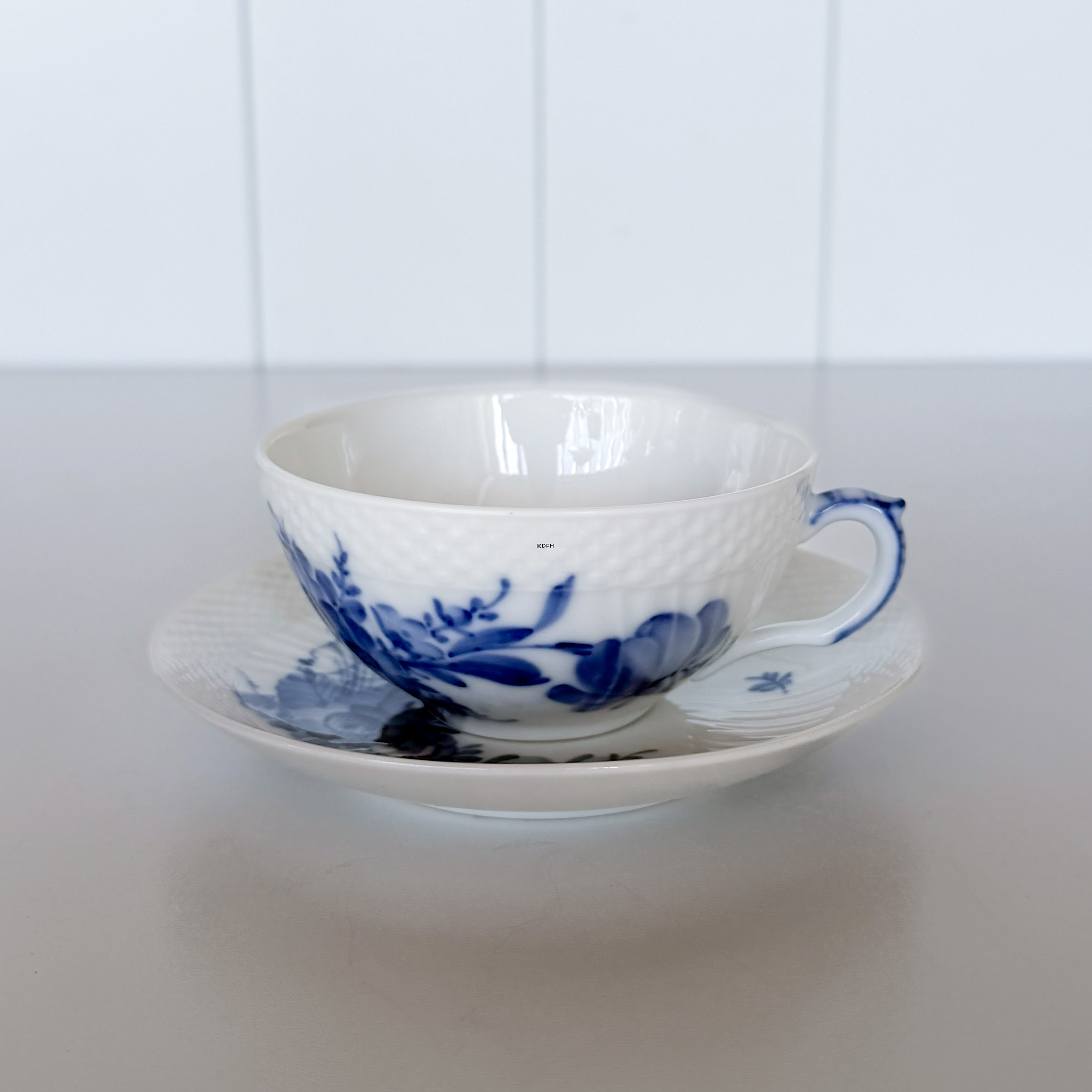 Blaue Blume, geschweift, Teetasse Nr. 10/1551 oder 080, Inhalt 21 cl, mit Untertasse Nr. 10/1870, Royal Copenhagen