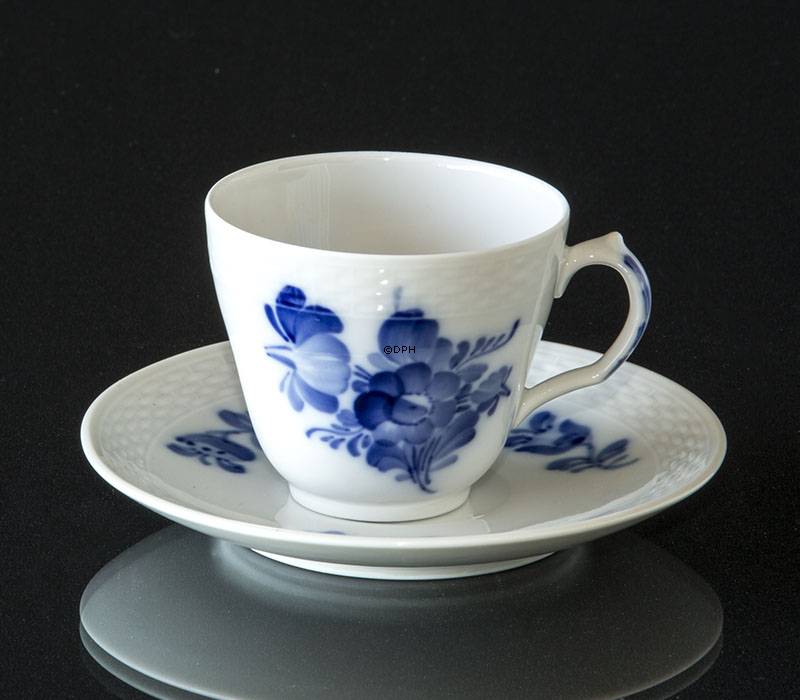 Blaue Blume, glatt, Espressotasse und Untertasse Nr. 10/8046 order 059, Royal Copenhagen