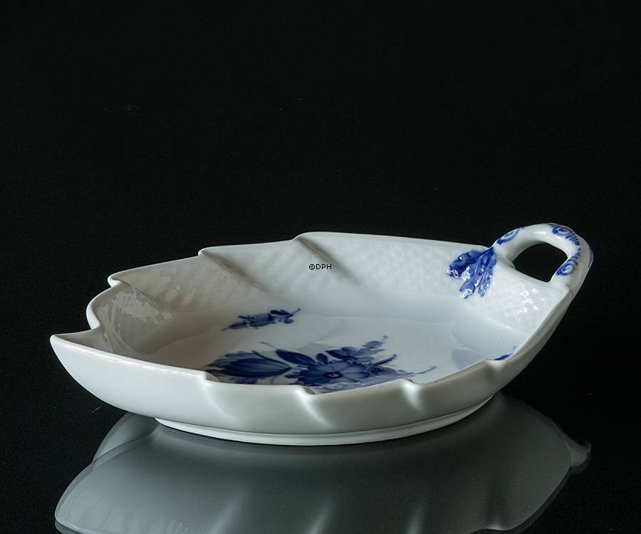 Blaue Blume, glatt, blattförmige Schale Nr. 10/8002 oder 357, Royal Copenhagen 23cm