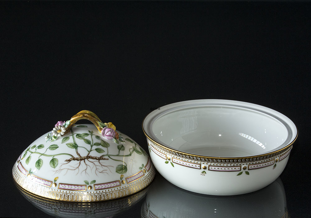 Flora Danica Schale mit Deckel, rund, Inhalt 180 cl. Breite 240 mm, Royal Copenhagen