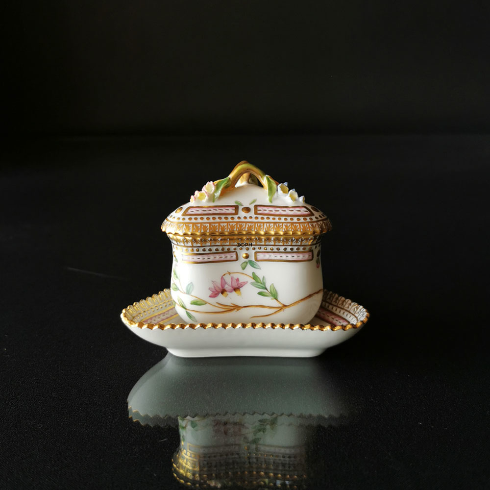 Flora Danica Puddingbecher, dreieckig mit Ständer Nr. 20-3575, Royal Copenhagen