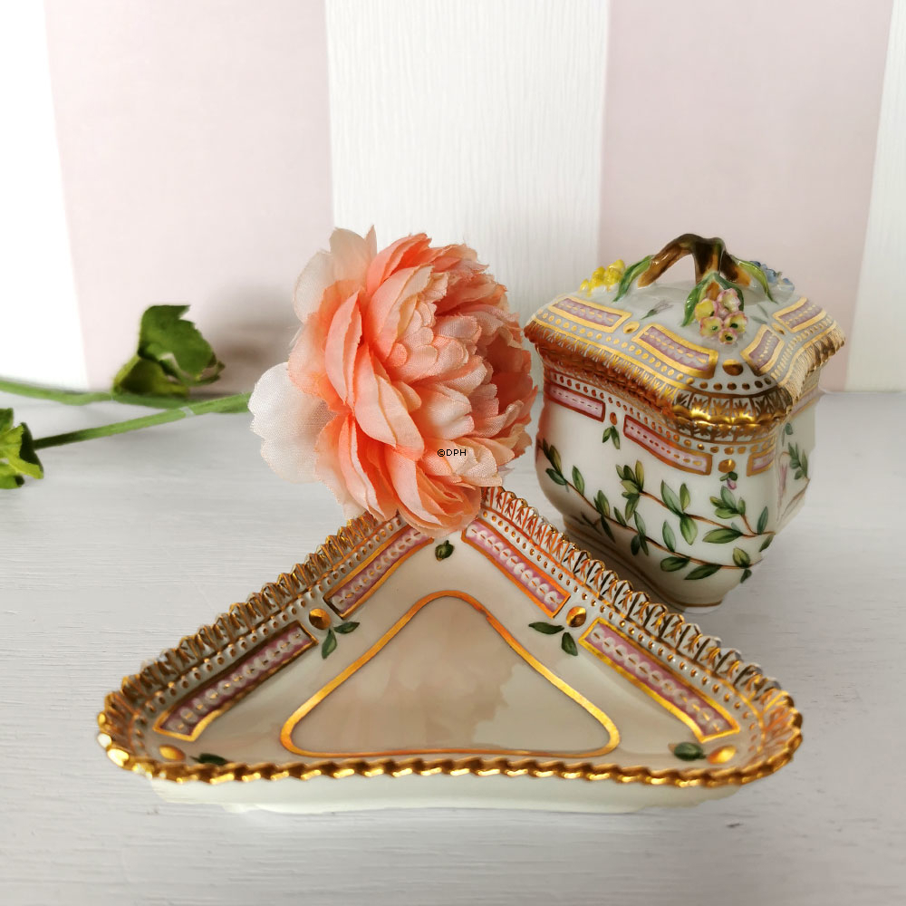 Flora Danica Puddingbecher, dreieckig mit Ständer Nr. 20-3575, Royal Copenhagen