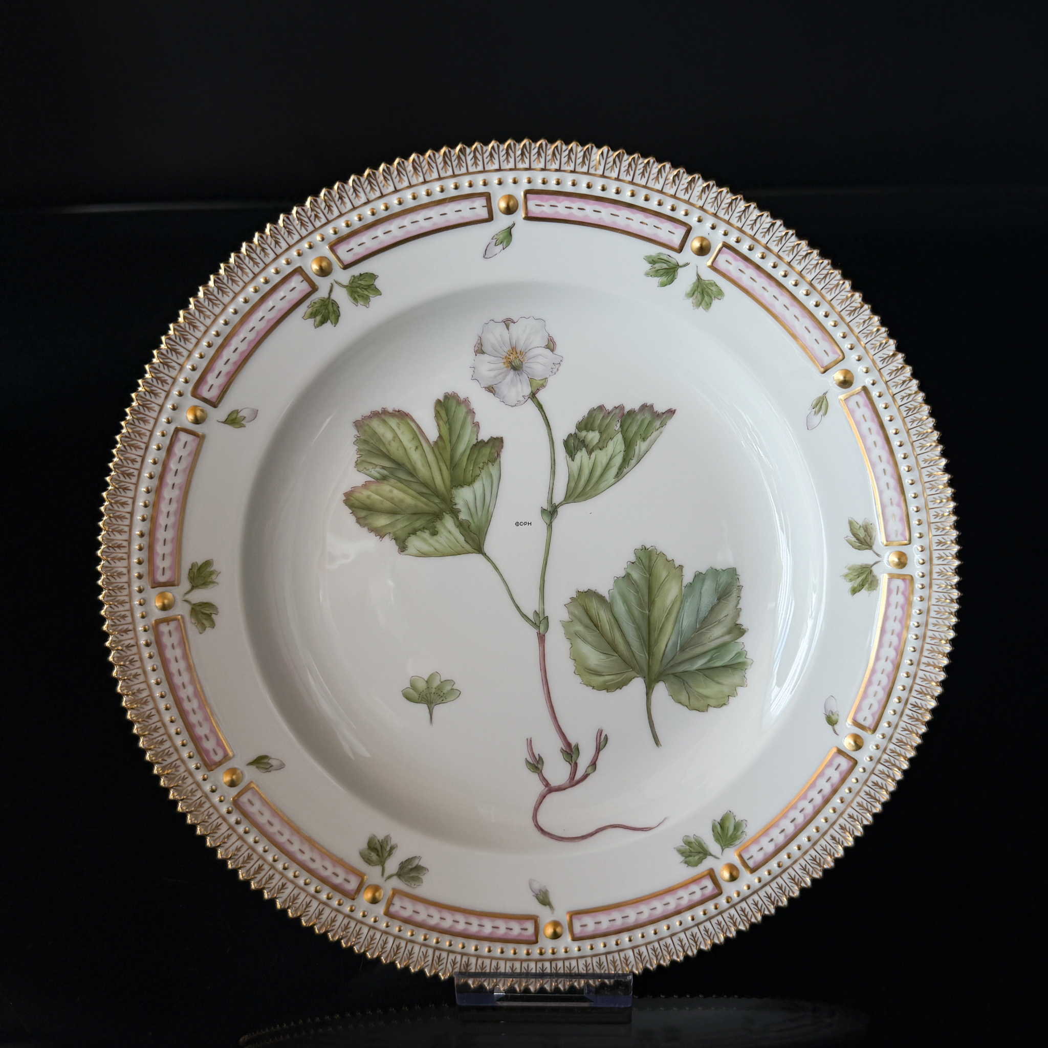 Fauna Danica Teller mit Moltebeere (Rubus chamaemorus Linn), Royal Copenhagen