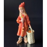 Brita Carl Larsson Figur, stehendes Mädchen mit Sternkerze und Korb mit Äpfeln, Royal Copenhagen Figur Nr. 001
