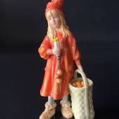 Brita Carl Larsson Figur, stehendes Mädchen mit Sternkerze und Korb mit Äpf...
