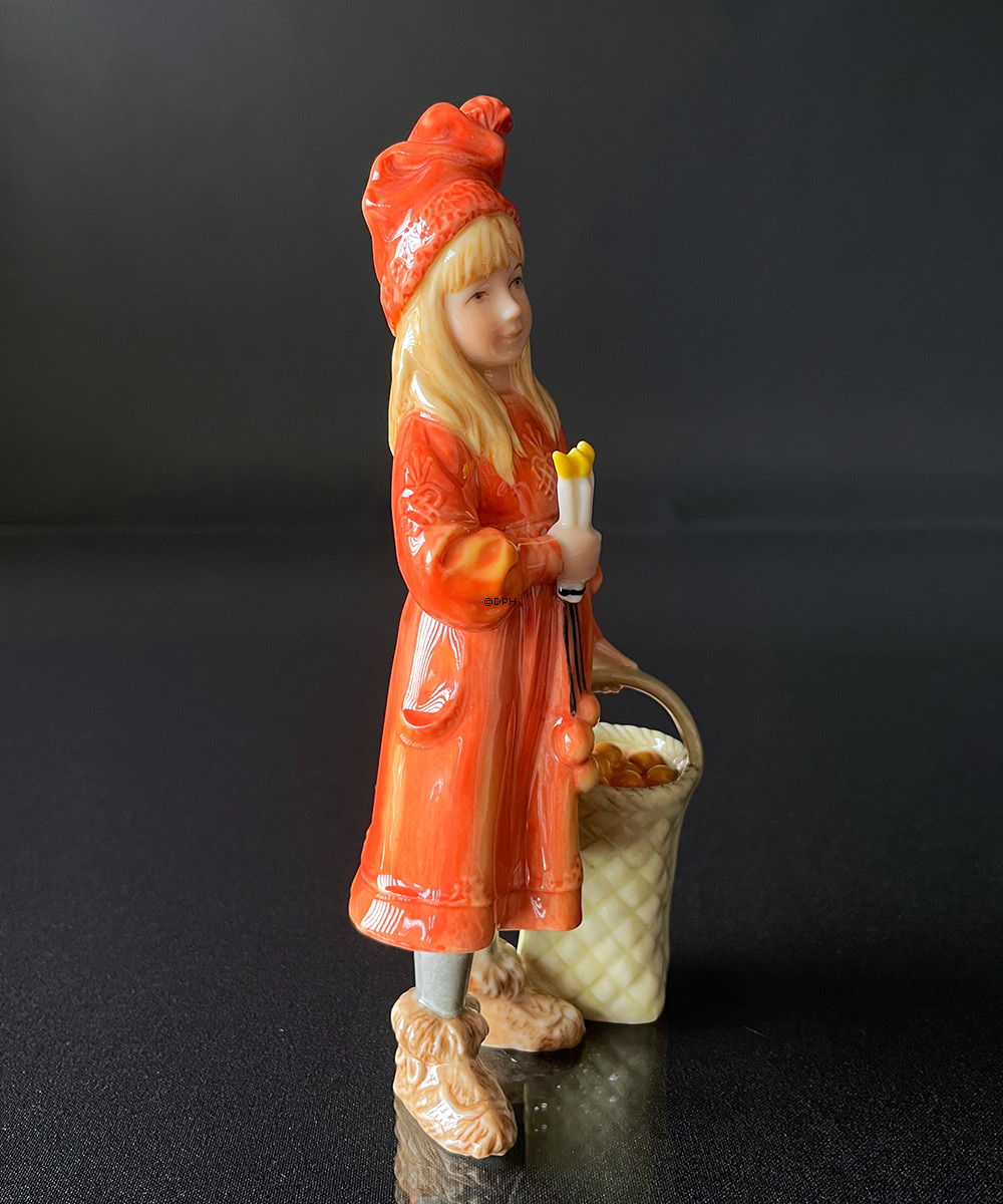 Brita Carl Larsson Figur, stehendes Mädchen mit Sternkerze und Korb mit Äpfeln, Royal Copenhagen Figur Nr. 001