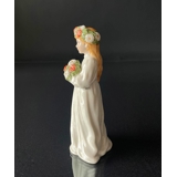 Lisbeth Carl Larsson Figur, Mädchen stehend mit Blumenstrauß und Blumenkranz im Haar, Royal Copenhagen Figur Nr. 002
