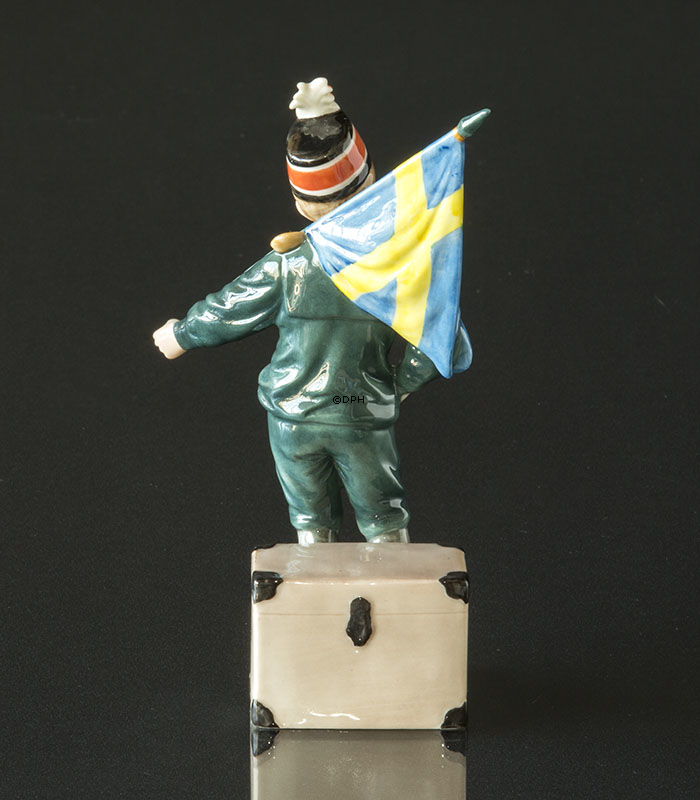 Lisbeth Carl Larsson Figur, Junge stehend mit Schwedische Flagge, Royal Copenhagen Figur Nr. 003