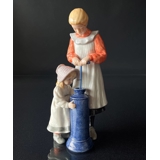 Suzanne & Kersti, Carl Larsson Figur, Mädchen Coring Butter, Royal Copenhagen Figur Nr. 004