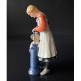 Suzanne & Kersti, Carl Larsson Figur, Mädchen Coring Butter, Royal Copenhagen Figur Nr. 004