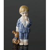 Oscar Junge in Pyjama mit Teddy, Aus der Serie der Mini-Kinder von Royal Copenhagen Nr. 005