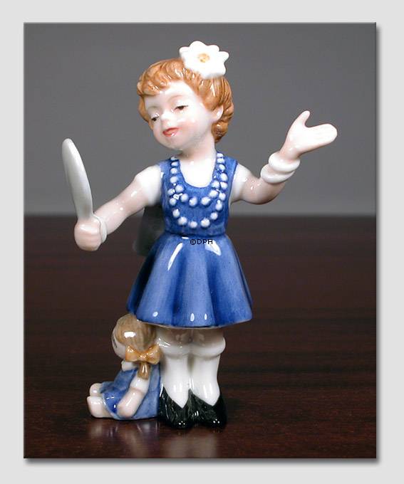 Birgitte Mädchen mit Blume im Haar. Aus der Serie der Mini-Kinder von Royal Copenhagen Nr. 008