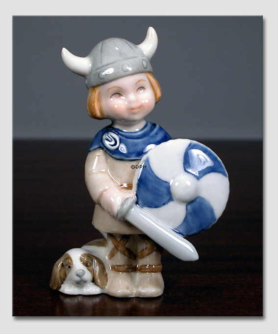 Knud Junge spielt Viking. Aus der Serie der Mini-Kinder von Royal Copenhagen Nr. 009