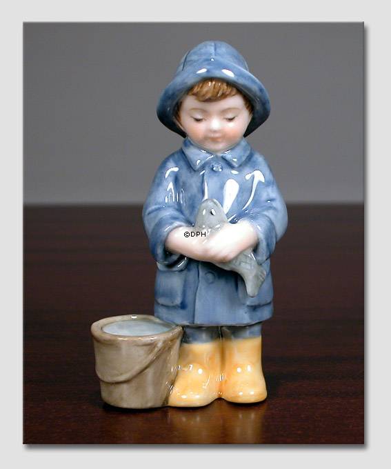 Peter Fischerjunge. Aus der Serie der Mini-Kinder von Royal Copenhagen Nr. 010