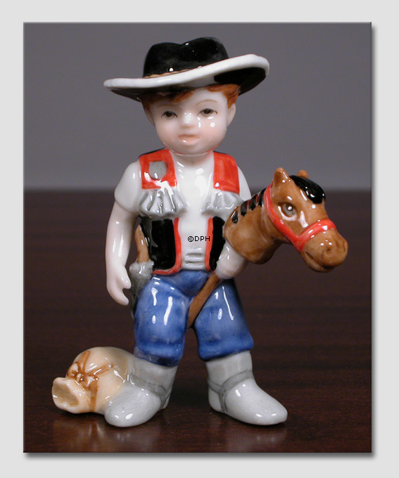Thomas der kleine Cowboy. Aus der Serie der Mini-Kinder von Royal Copenhagen Figur Nr. 011
