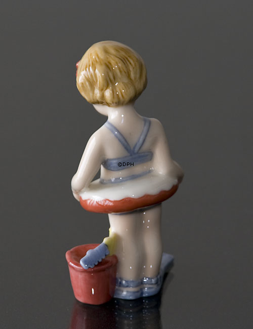 Christina Mädchen im Badeanzug. Aus der Serie der Mini-Kinder von Royal Copenhagen, Figur Nr. 012