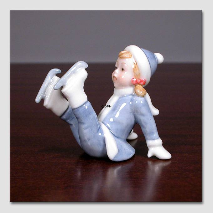 Karoline Mädchen fährt Schlittschuhe. Aus der Serie der Mini-Kinder von Royal Copenhagen, Figur Nr. 016