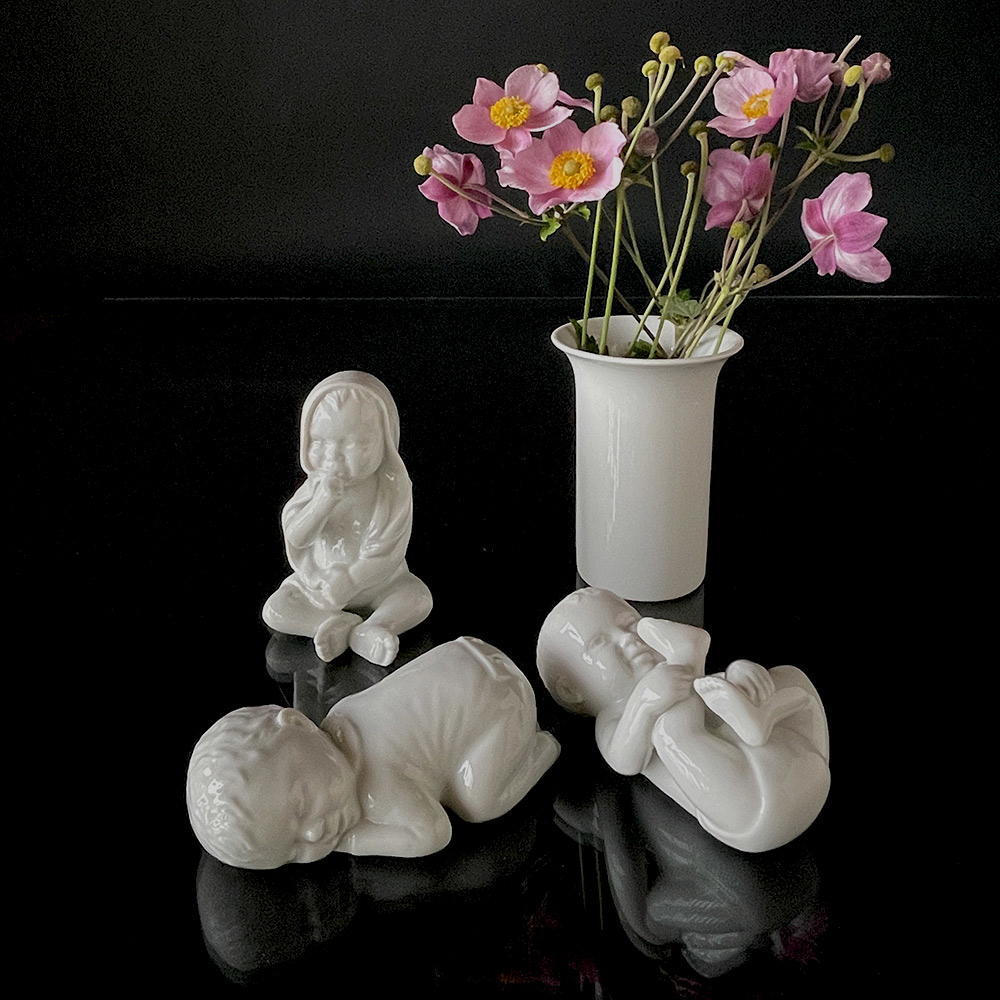 Baby plaudert, weiße Royal Copenhagen Figur Nr. 031