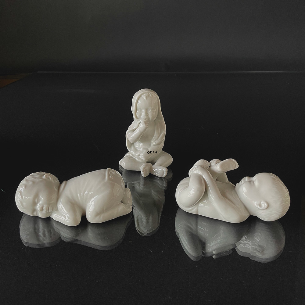 Baby plaudert, weiße Royal Copenhagen Figur Nr. 031