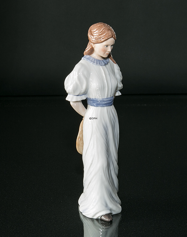 Dame geht mit Hut hinter ihr, Royal Copenhagen Figur Nr. 050 in der Serie skandinavischen Frauen