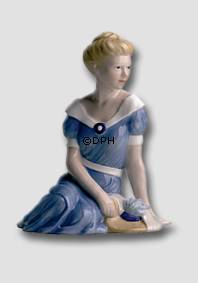 Sitzende Frau, Royal Copenhagen Figur Nr. 051 in der skandinavischen Frauen Serie