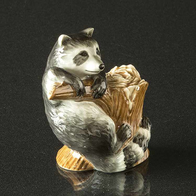 Waschbär klettert, Royal Copenhagen Figur Nr. 054