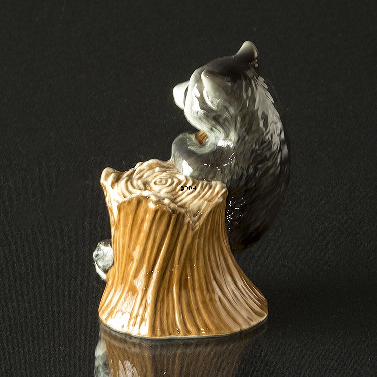 Waschbär klettert, Royal Copenhagen Figur Nr. 054