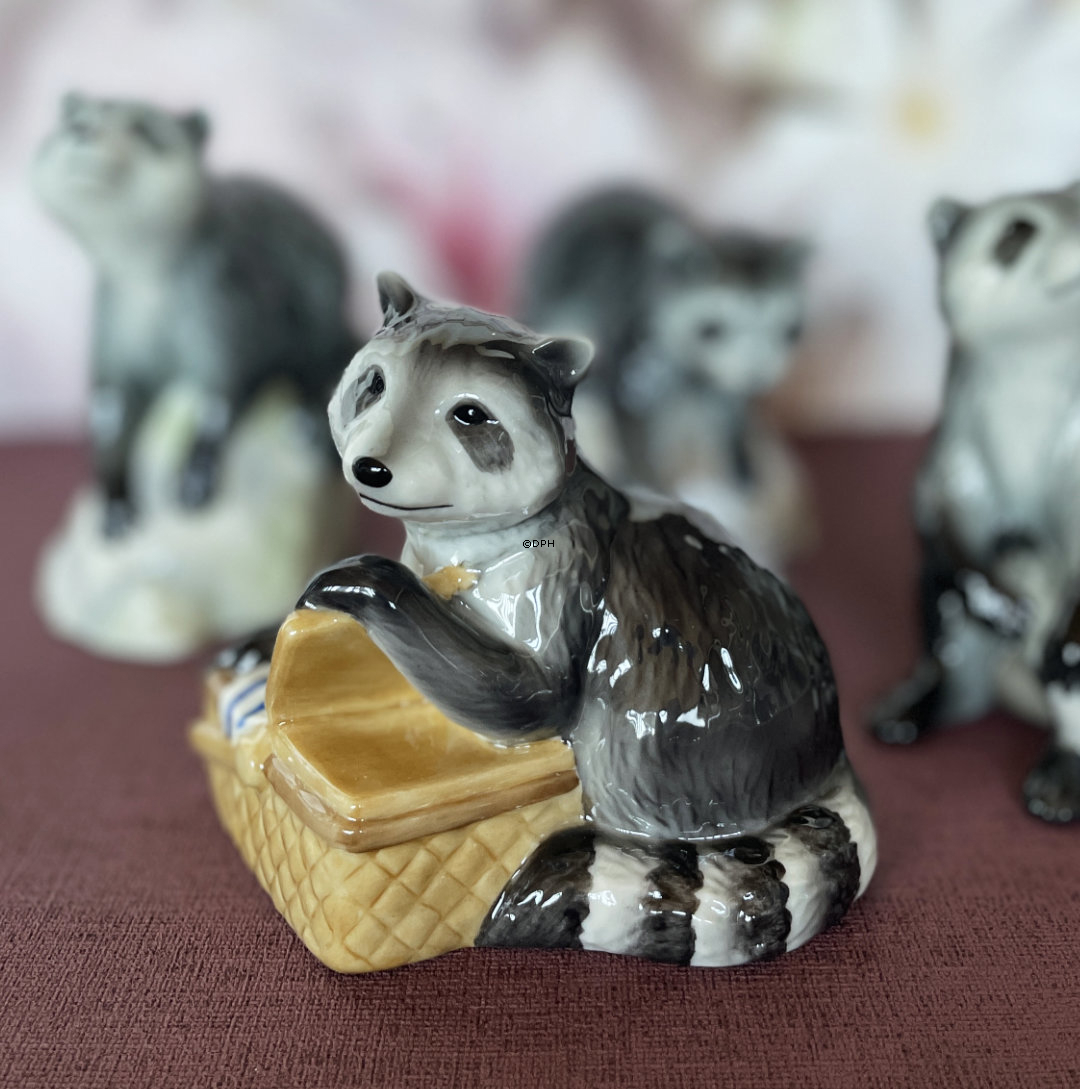 Waschbär plündert Picknickkorb, Royal Copenhagen Figur Nr. 055