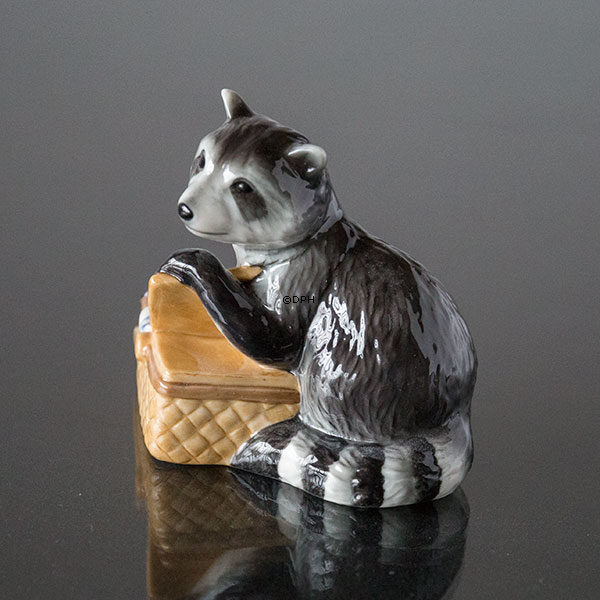 Waschbär plündert Picknickkorb, Royal Copenhagen Figur Nr. 055