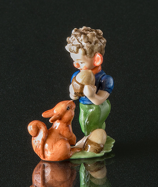 Troll, Kleiner Bruder mit Eichhörnchen / Kaninchen, Royal Copenhagen Figur Nr. 097