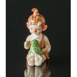Troll, kleine Schwester mit Frosch, Royal Copenhagen Figur Nr. 098