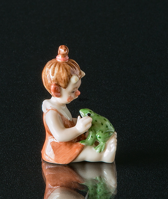 Troll, kleine Schwester mit Frosch, Royal Copenhagen Figur Nr. 098