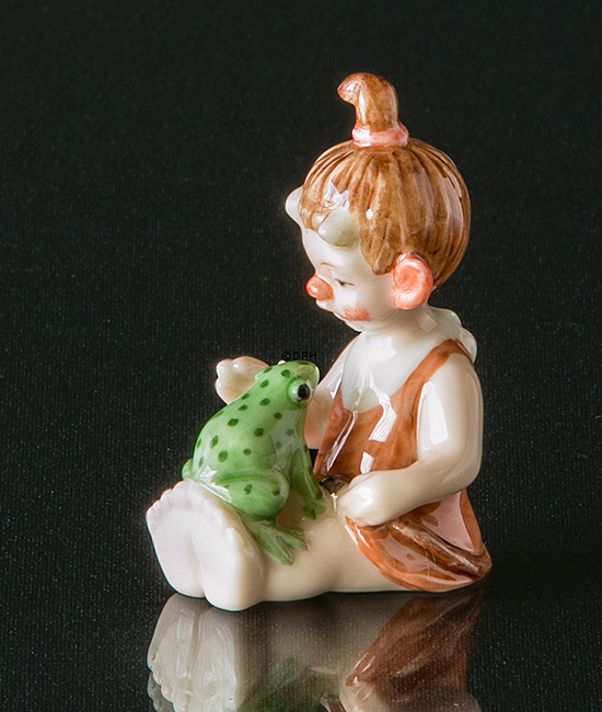 Troll, kleine Schwester mit Frosch, Royal Copenhagen Figur Nr. 098