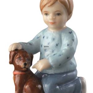 Junge sitzt mit Hund, Minifigur Royal Copenhagen | Nr. 1249125 | DPH Trading