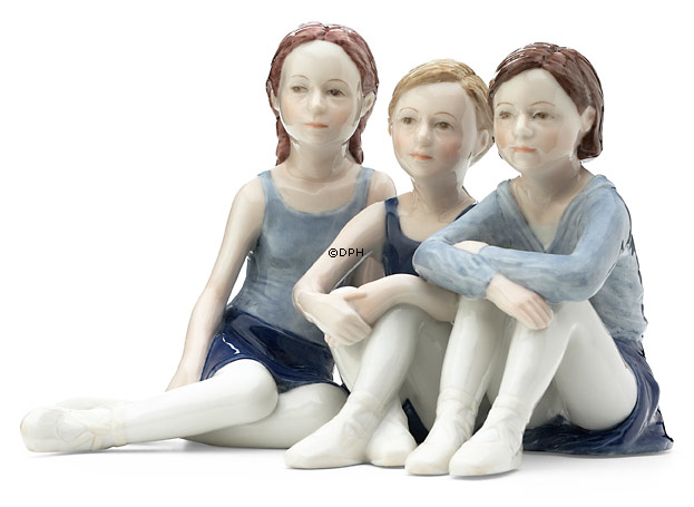 Drei Ballarinen sitzen, Ballerina, Royal Copenhagen Figur Nr. 136