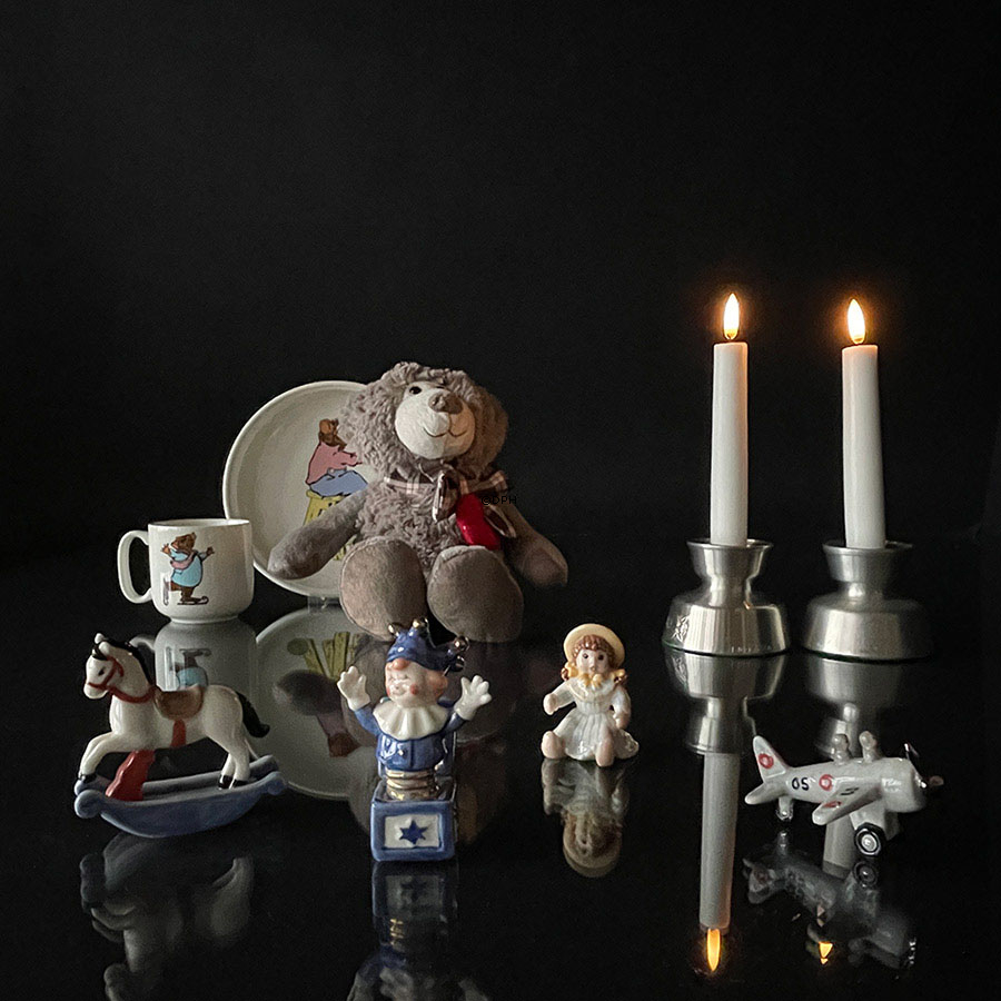 Puppe wartet auf eine Mama, Royal Copenhagen Spielzeugfigur Nr. 141