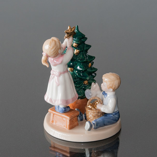 Clara & Peter schmücken den Weihnachtsbaum, Royal Copenhagen Figur Nr. 150