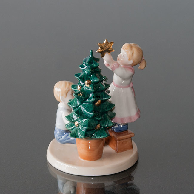 Clara & Peter schmücken den Weihnachtsbaum, Royal Copenhagen Figur Nr. 150