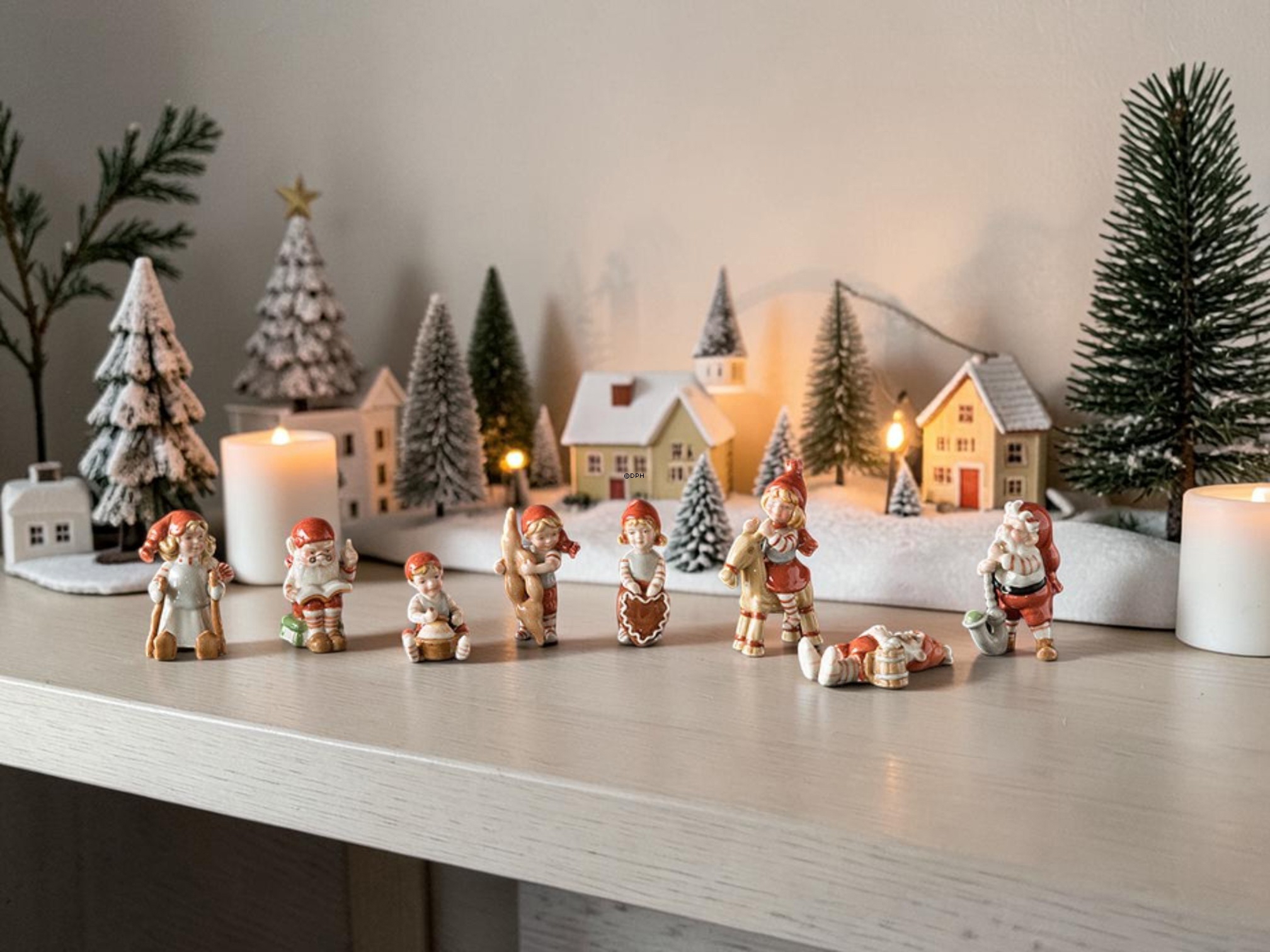Royal Copenhagen Wichtelfigur Nr. 177 mit Lebkuchenherz