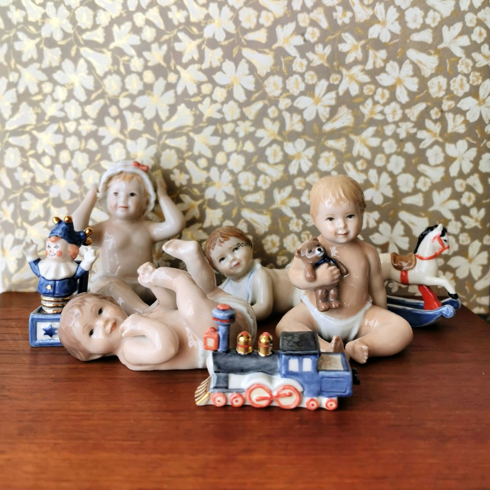 Baby mit Teddybär, Royal Copenhagen Figur Nr. 246