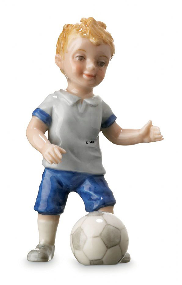 Junge spielt Fußball, Mini Sommer und Winter Kinder, Royal Copenhagen Figur Nr. 268