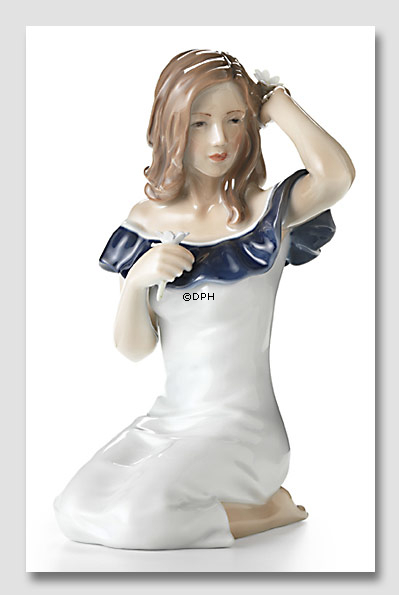 Junge Dame mit Margeriten, Karen, Royal Copenhagen Figur Nr. 272