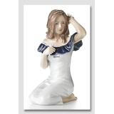 Junge Dame mit Margeriten, Karen, Royal Copenhagen Figur Nr. 272