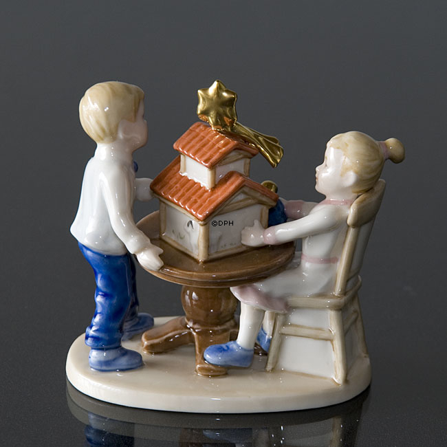 Clara & Peter schmücken die Weihnachtskrippe, Royal Copenhagen Figur Nr. 294