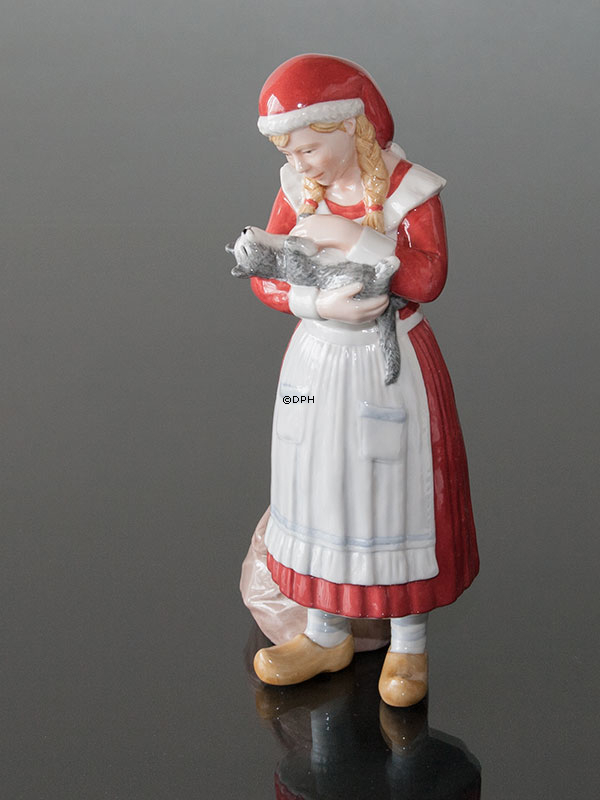 Weihnachtsmädchen, das mit ihrer Katze steht, Royal Copenhagen Weihnachtsfigur Nr. 322