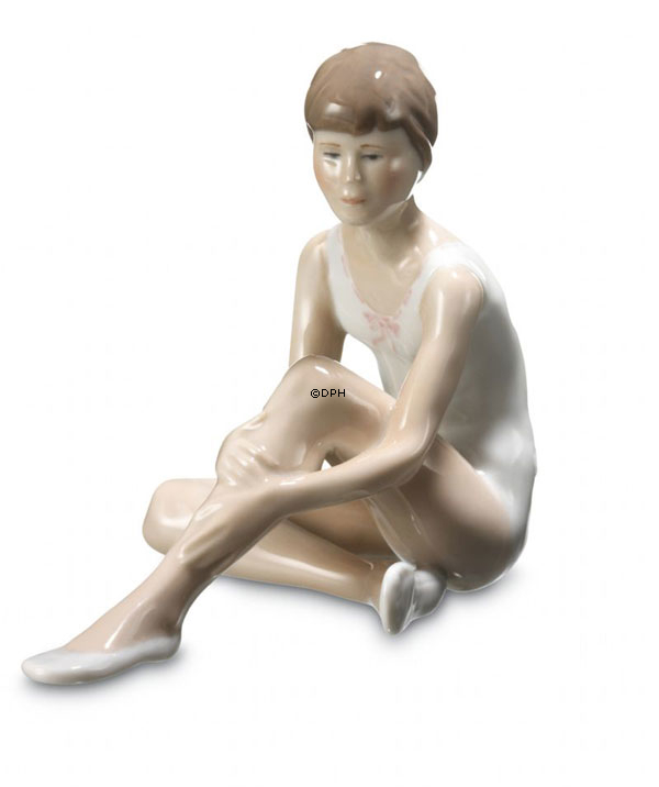 Sitzende Ballerina, die ihr Knie hält, Royal Copenhagen Figur Nr. 331