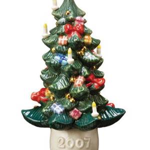 Jährlicher Weihnachtsbaum 2007, mit dänischen Flaggen und Kerzen | Jahr 2007 | Nr. 1249387 | DPH Trading